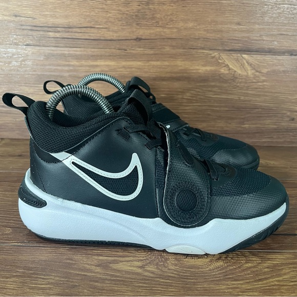 Nike Team Hustle D 11 Basketball Shoes Size 5Y Sneakers - Picture 1 of 11